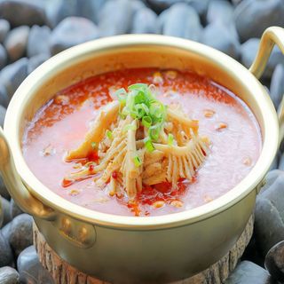 Trippa di bovino con funghi in brodo rosso