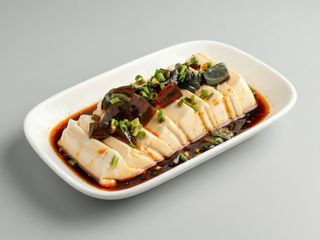 Tofu e uovo fermentato