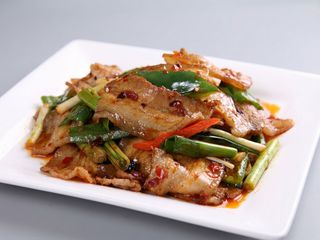 Pancetta saltata con peperoni (piccante)