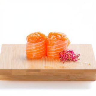 140. Gunkan spicy salmone - 2 pezzi