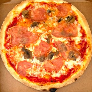 Pizza prosciutto funghi