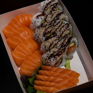 66. Salmone set con semi di sesamo 