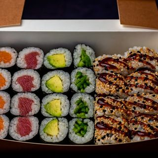 Mix Maki Set con semi di sesamo 