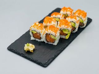 18. Salmone avocado roll 8 pezzi