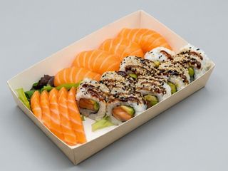 66. Salmone set con semi di sesamo 