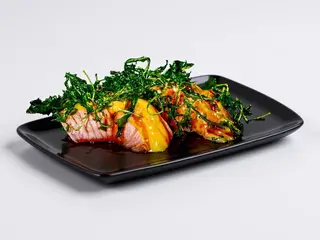056 Nigiri sake flambé - 3 pezzi