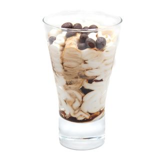 Coppa di gelato al caffè in vetro