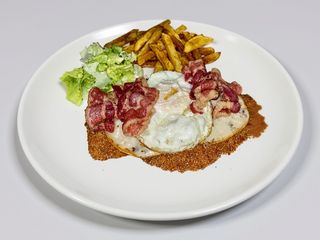 Cotoletta con scamorza, uovo e bacon