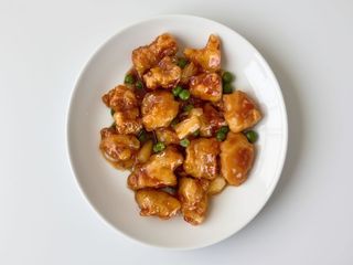 38) Bocconcini di pollo fritti in salsa agrodolce, con ananas e piselli