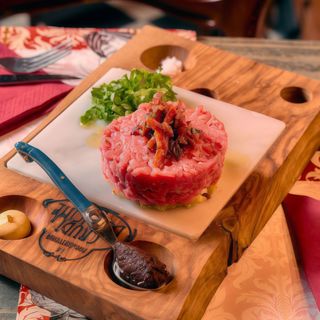 Tartare di Scottona con patè di capperi di pantelleria e pomodori secchi