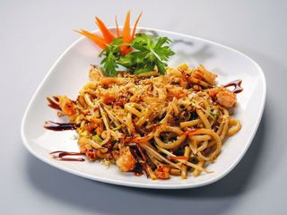 66. Udon con gamberi