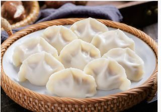 9 Ravioli di carne bolliti con granelle di arachidi 6 pezzi