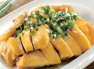 19 Pollo al vapore con salsa di soia e cipollotti