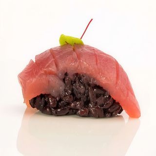 Nigiri tonno e riso venere