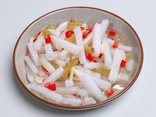 Ravanello marinato（萝卜条）