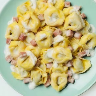 Tortellini panna e prosciutto 