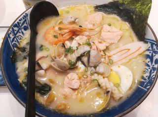 44 Ramen con frutti di mare