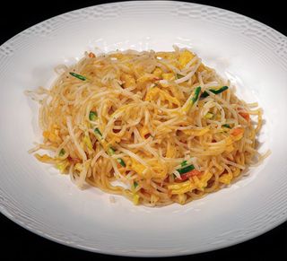 141 Spaghetti di riso con verdure