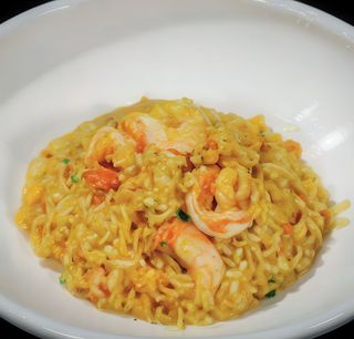 149 Riso al curry con gamberi