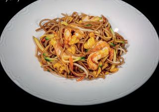 138A Yaki soba con gamberi e verdure