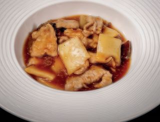 162 Vitello con bambù e funghi