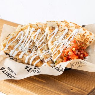 QUESADILLA CON FILETE ASADO