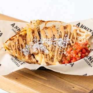 QUESADILLA CON COCHINITA