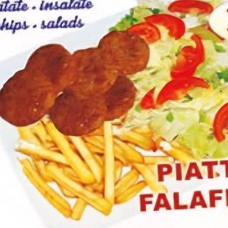 Falafel con patate e insalate
