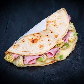 Piada Salame Milano e mozzarella