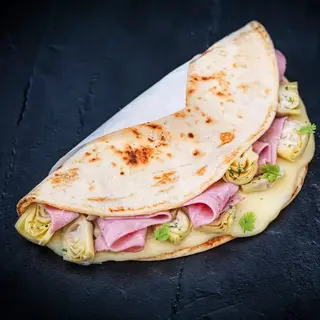 Piada Salame Milano squacquerone e rucola
