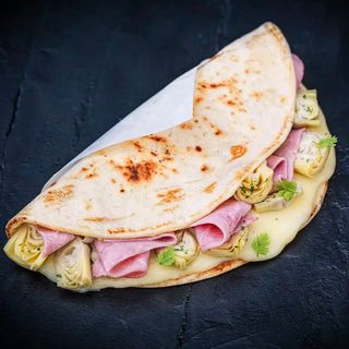 Piada salsiccia scamorza e funghi