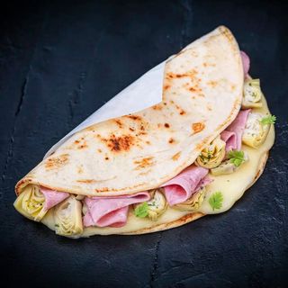 Piada Salsiccia e mozzarella
