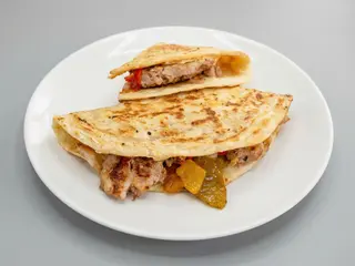 Piada Salsiccia , friarielli e scamorza