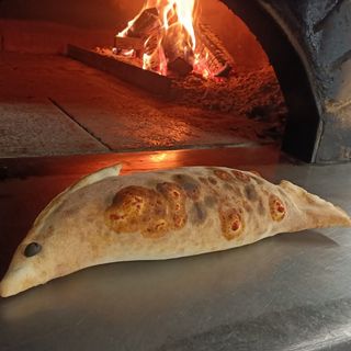 Calzone 4 formaggi