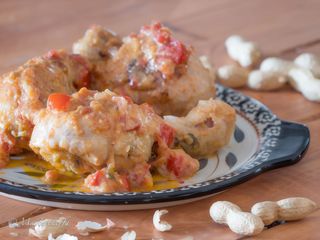 Coscia di pollo marinato con arachide piccante