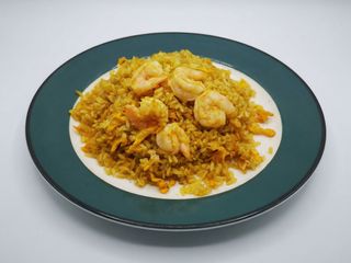 Riso saltato con gamberi al curry