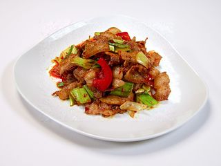 Pancetta di maiale saltato con porri