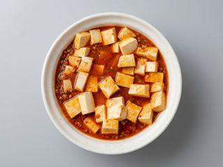 Ma-po tofu saltato con salsa piccante