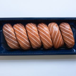 Nigiri Salmone - Riso Nero