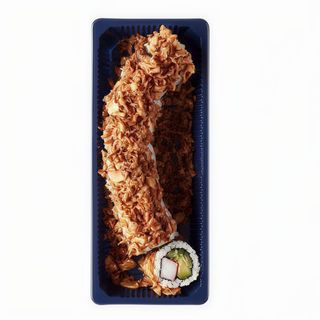 Dragon roll salmone e mandorla