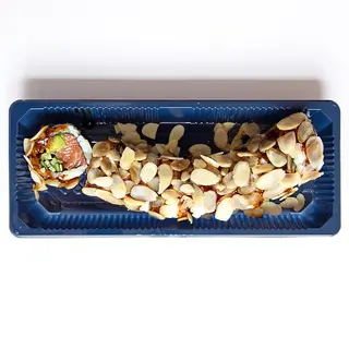 Dragon roll salmone e mandorla