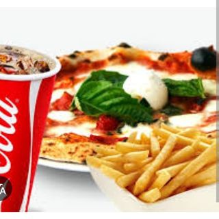 PIZZA PEPPINESS PIU PORZIONE DI PATATINE FRITTE E COCA COLA 33
