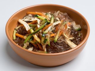 Spaghetti di soia con verdura