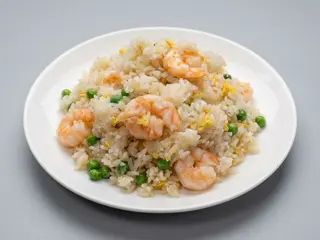 Riso saltato con gamberi