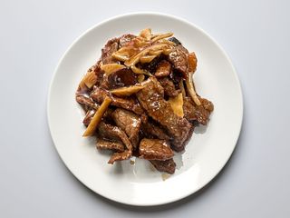 Manzo con funghi e bambù