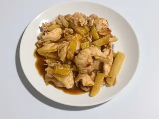 Pollo patate piccante 