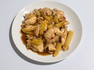 Pollo patate piccante