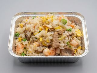 Riso saltato con pollo manzo Gamberi  