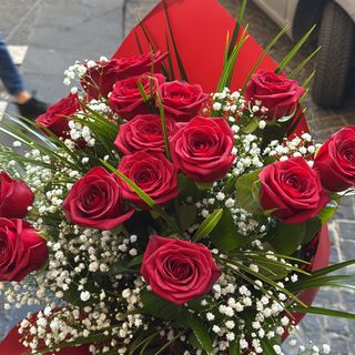 Fascio amore 15 rose rosse