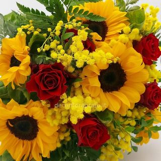 Bouquet rose girasoli con mimose